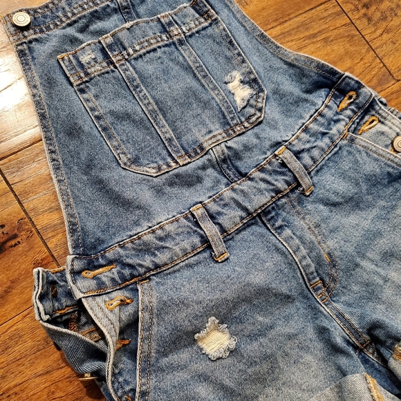 👖Overalls👖 fits like a size 4 - Picture 2 of 5
